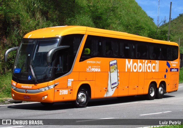 Empresa Cruz 21709 na cidade de Piraí, Rio de Janeiro, Brasil, por Luiz Petriz. Número da foto: #12277029.