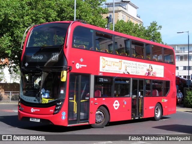 Abellio London Bus Company 2010 na cidade de London, Greater London, Inglaterra, por Fábio Takahashi Tanniguchi. Número da foto: #12276692.