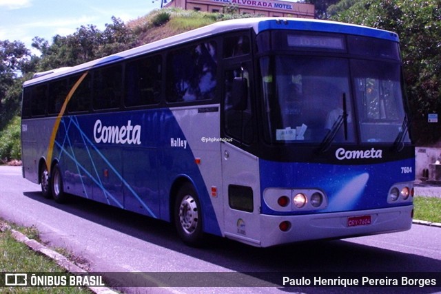 Viação Cometa 7604 na cidade de Barra do Piraí, Rio de Janeiro, Brasil, por Paulo Henrique Pereira Borges. Número da foto: #12278525.