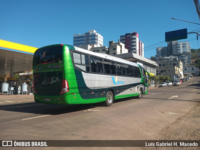 Vitória Fretamento e Turismo 2059 na cidade de Seara, Santa Catarina, Brasil, por Luís Gabriel H. Macedo. Número da foto: #12219677.