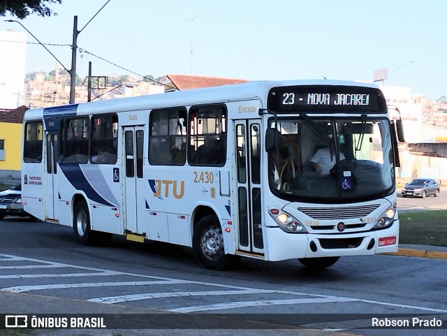 JTU - Jacareí Transporte Urbano 2.430 na cidade de Jacareí, São Paulo, Brasil, por Robson Prado. Número da foto: #12218611.