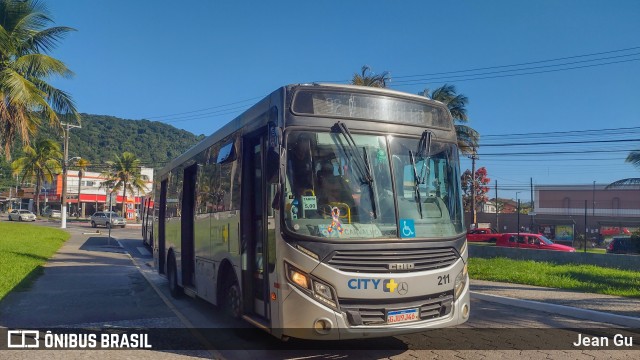 City Transporte Urbano Intermodal - Guarujá 211 na cidade de Guarujá, São Paulo, Brasil, por Jean Gu. Número da foto: #12221036.