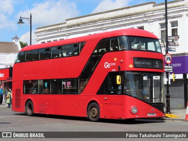 Blue Triangle Buses Limited LT913 na cidade de Romford, Essex, Inglaterra, por Fábio Takahashi Tanniguchi. Número da foto: #12219824.