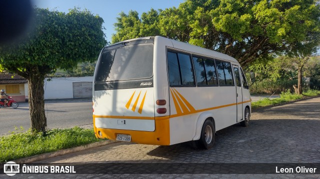 Ônibus Particulares 1399 na cidade de Catende, Pernambuco, Brasil, por Leon Oliver. Número da foto: #12219133.