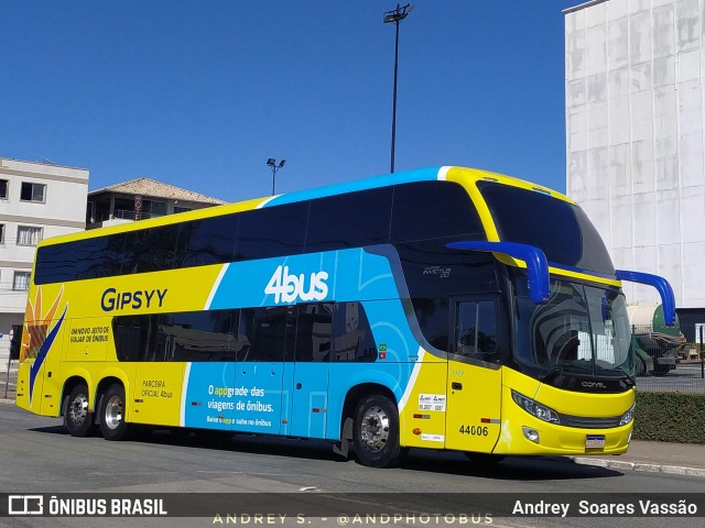 4bus - Cooperativa de Transporte Rodoviário de Passageiros Serviços e Tecnologia - Buscoop 44006 na cidade de Balneário Camboriú, Santa Catarina, Brasil, por Andrey  Soares Vassão. Número da foto: #12288732.
