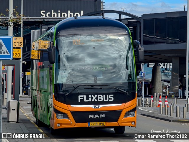 Slangen Reizen 217 na cidade de Haarlemmermeer, North Holland, Países Baixos, por Omar Ramírez Thor2102. Número da foto: #12289572.