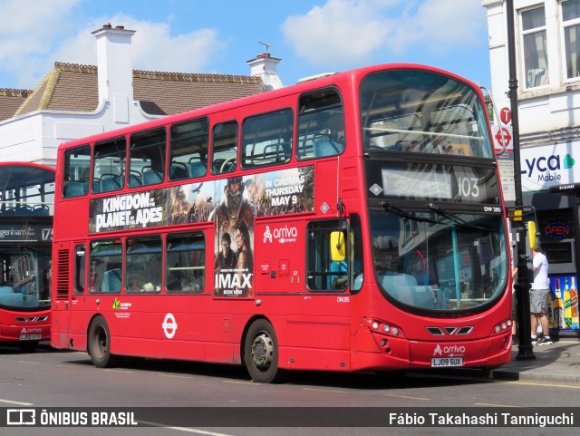 Arriva DW205 na cidade de Romford, Essex, Inglaterra, por Fábio Takahashi Tanniguchi. Número da foto: #12225161.
