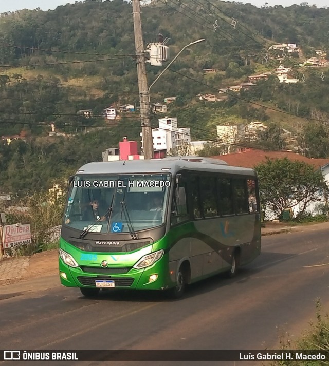 Vitória Fretamento e Turismo 2095 na cidade de Seara, Santa Catarina, Brasil, por Luís Gabriel H. Macedo. Número da foto: #12232992.