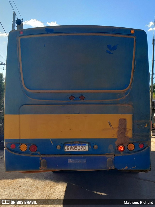 Ônibus Particulares  na cidade de Glaucilândia, Minas Gerais, Brasil, por Matheus Richard. Número da foto: #12293304.