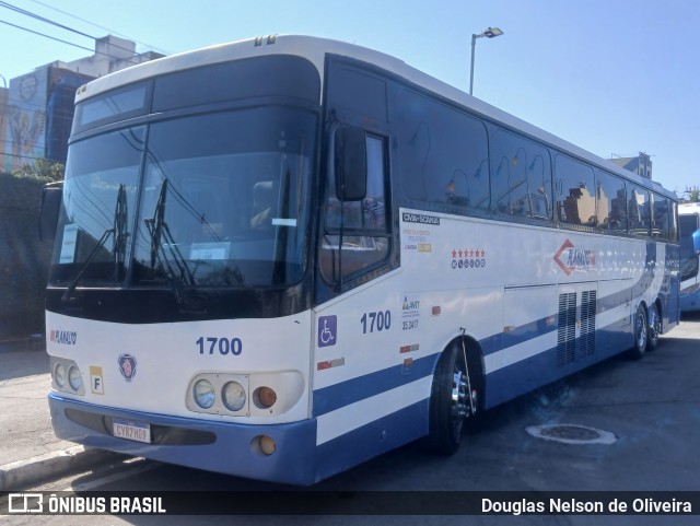 Planalto Transporte e Turismo 1700 na cidade de Aparecida, São Paulo, Brasil, por Douglas Nelson de Oliveira. Número da foto: #12296160.