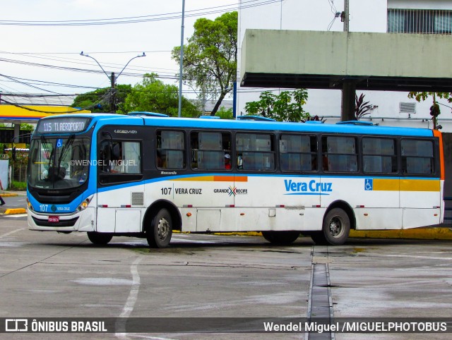 Expresso Vera Cruz 107 na cidade de Recife, Pernambuco, Brasil, por Wendel Miguel /MIGUELPHOTOBUS. Número da foto: #12294601.