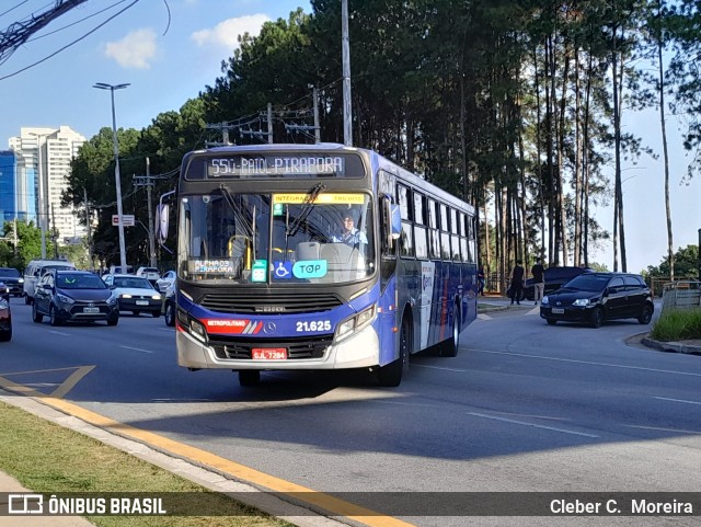 Viação Osasco 21.625 na cidade de Barueri, São Paulo, Brasil, por Cleber C.  Moreira. Número da foto: #12295052.