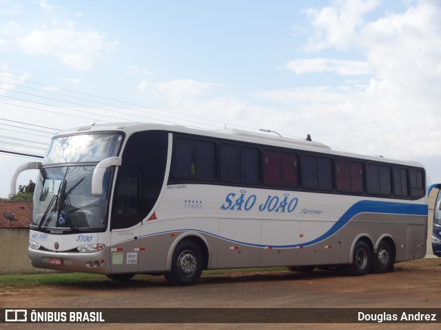 São João Turismo 5100 na cidade de Trindade, Goiás, Brasil, por Douglas Andrez. Número da foto: #12319801.