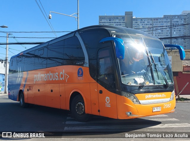 Pullman Bus 2982 na cidade de Estación Central, Santiago, Metropolitana de Santiago, Chile, por Benjamín Tomás Lazo Acuña. Número da foto: #12327543.