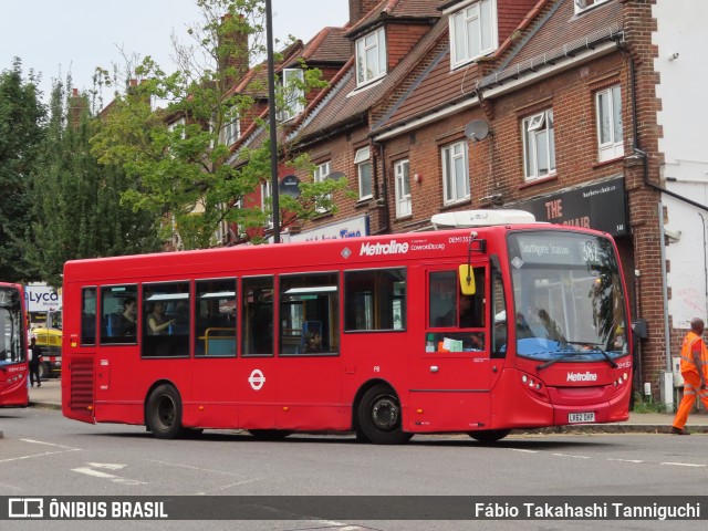 Metroline DEM1357 na cidade de Enfield, Greater London, Inglaterra, por Fábio Takahashi Tanniguchi. Número da foto: #12329597.