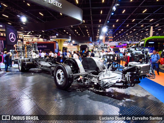 Mercedes-Benz  na cidade de São Paulo, São Paulo, Brasil, por Luciano David de Carvalho Santos. Número da foto: #12328400.