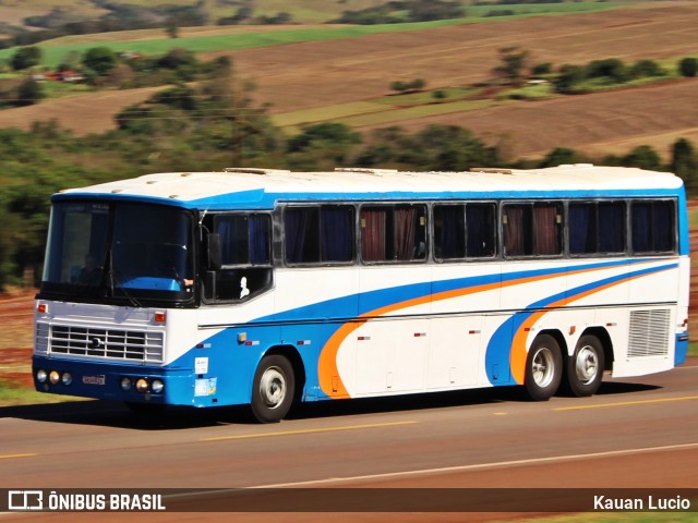 Ônibus Particulares 6B24 na cidade de Ubiratã, Paraná, Brasil, por Kauan Lucio. Número da foto: #12330587.