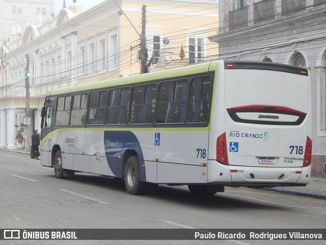 TransPessoal Transportes 718 na cidade de Rio Grande, Rio Grande do Sul, Brasil, por Paulo Ricardo  Rodrigues Villanova. Número da foto: #12331229.