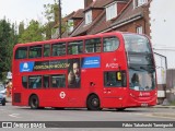 Arriva T204 na cidade de Enfield, Greater London, Inglaterra, por Fábio Takahashi Tanniguchi. Número da foto: #12331850.