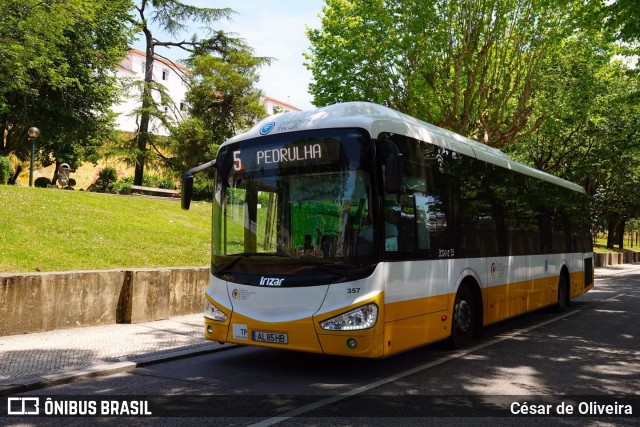 SMTUC - Serviços Municipalizados de Transportes Urbanos de Coimbra 357 na cidade de Coimbra, Coimbra, Portugal, por César de Oliveira. Número da foto: #12333699.