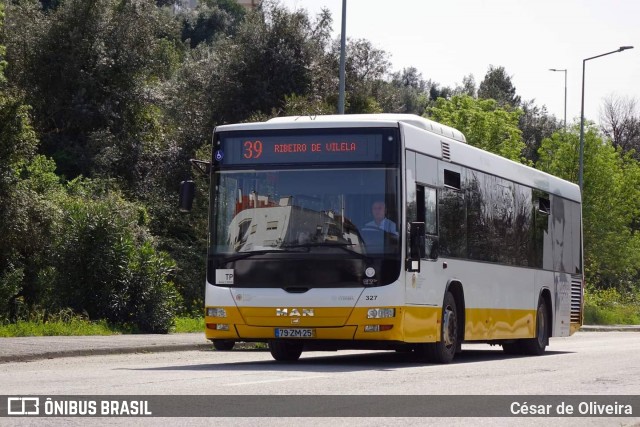 SMTUC - Serviços Municipalizados de Transportes Urbanos de Coimbra 327 na cidade de Coimbra, Coimbra, Portugal, por César de Oliveira. Número da foto: #12333423.