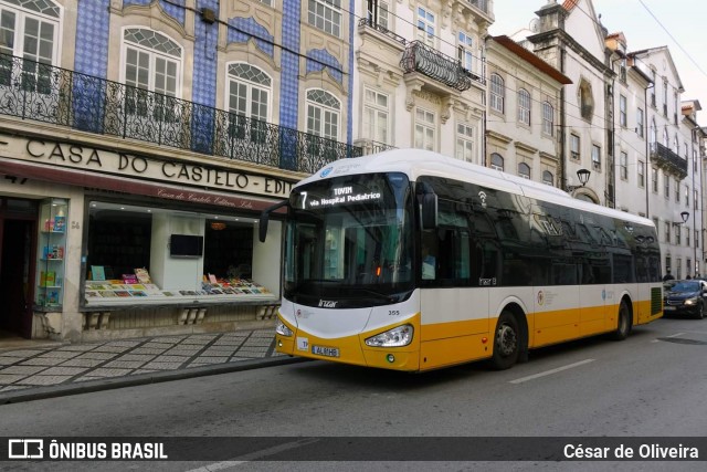 SMTUC - Serviços Municipalizados de Transportes Urbanos de Coimbra 355 na cidade de Coimbra, Coimbra, Portugal, por César de Oliveira. Número da foto: #12333720.