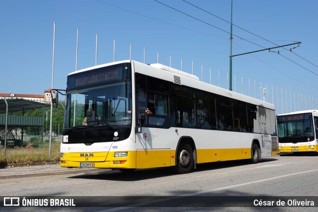 SMTUC - Serviços Municipalizados de Transportes Urbanos de Coimbra 325 na cidade de Coimbra, Coimbra, Portugal, por César de Oliveira. Número da foto: #12333190.
