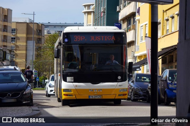 SMTUC - Serviços Municipalizados de Transportes Urbanos de Coimbra 327 na cidade de Coimbra, Coimbra, Portugal, por César de Oliveira. Número da foto: #12333429.