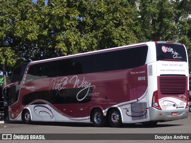Vale Way Service 8010 na cidade de Trindade, Goiás, Brasil, por Douglas Andrez. Número da foto: #12336022.