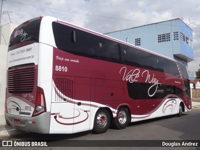 Vale Way Service 8810 na cidade de Trindade, Goiás, Brasil, por Douglas Andrez. Número da foto: #12336025.