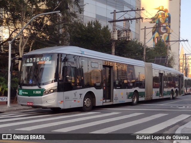 Via Sudeste Transportes S.A. 5 2820 na cidade de São Paulo, São Paulo, Brasil, por Rafael Lopes de Oliveira. Número da foto: #12338338.