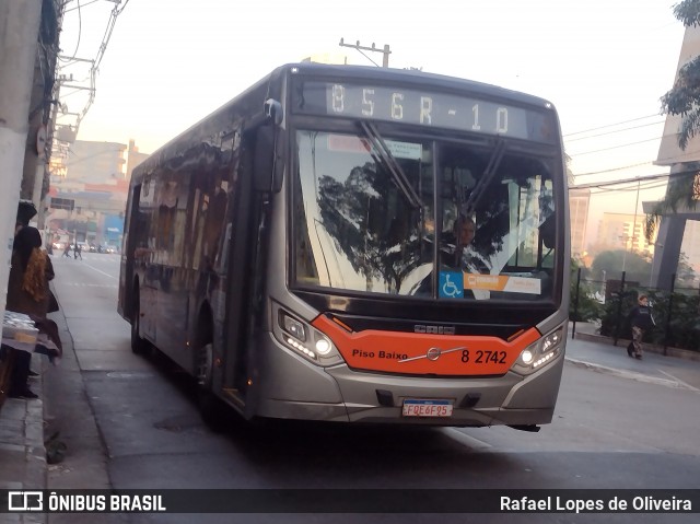 Viação Gato Preto 8 2742 na cidade de São Paulo, São Paulo, Brasil, por Rafael Lopes de Oliveira. Número da foto: #12337203.