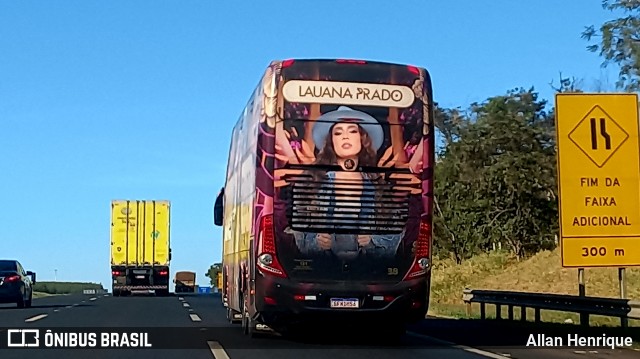 Lauana Prado 38 na cidade de São Simão, São Paulo, Brasil, por Allan Henrique. Número da foto: #12340895.