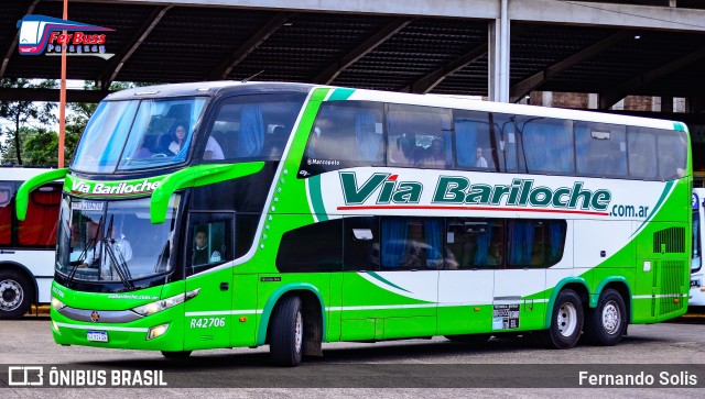 Via Bariloche R42706 na cidade de Puerto Iguazú, Iguazú, Misiones, Argentina, por Fernando Solis. Número da foto: #12339506.