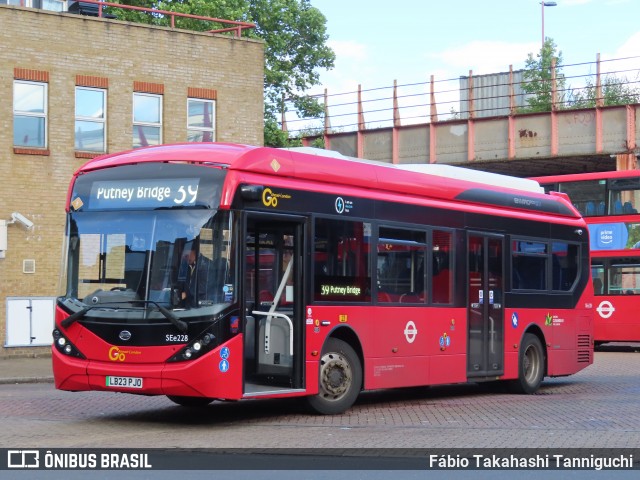 London General SEE228 na cidade de London, Greater London, Inglaterra, por Fábio Takahashi Tanniguchi. Número da foto: #12298193.