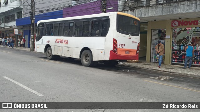 Petro Ita Transportes Coletivos de Passageiros 2107 na cidade de Petrópolis, Rio de Janeiro, Brasil, por Zé Ricardo Reis. Número da foto: #12343362.