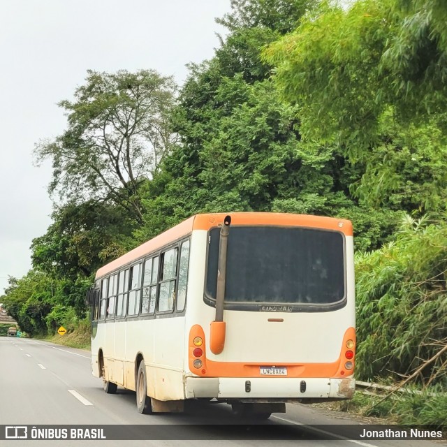 Ônibus Particulares 8084 na cidade de Escada, Pernambuco, Brasil, por Jonathan Nunes. Número da foto: #12345323.