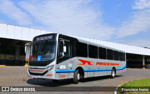 Viação Piracicabana 2404 na cidade de Ourinhos, São Paulo, Brasil, por Francisco Ivano. Número da foto: #12353831.