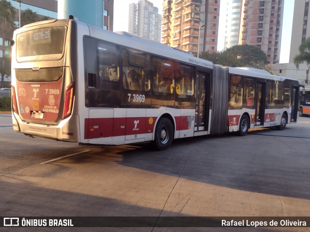 Viação Metrópole Paulista - Zona Sul 7 3969 na cidade de São Paulo, São Paulo, Brasil, por Rafael Lopes de Oliveira. Número da foto: #12352551.