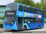 Metrobus 6907 na cidade de Crawley, West Sussex, Inglaterra, por Fábio Takahashi Tanniguchi. Número da foto: #12361252.
