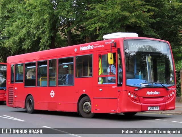 Metroline DEM1349 na cidade de London, Greater London, Inglaterra, por Fábio Takahashi Tanniguchi. Número da foto: #12364754.