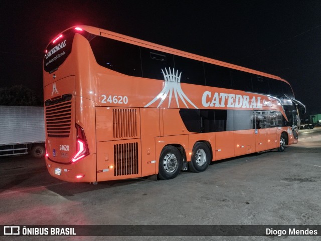 Catedral Turismo 24620 na cidade de Mirabela, Minas Gerais, Brasil, por Diogo Mendes. Número da foto: #12367724.