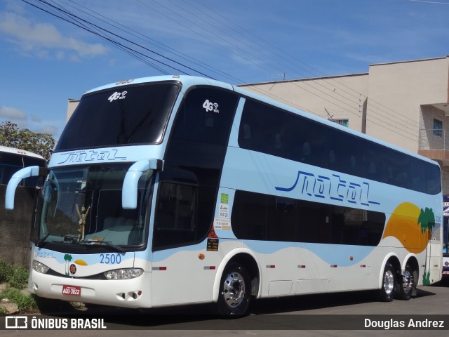 Transportadora Turística Natal 2500 na cidade de Trindade, Goiás, Brasil, por Douglas Andrez. Número da foto: #12301104.
