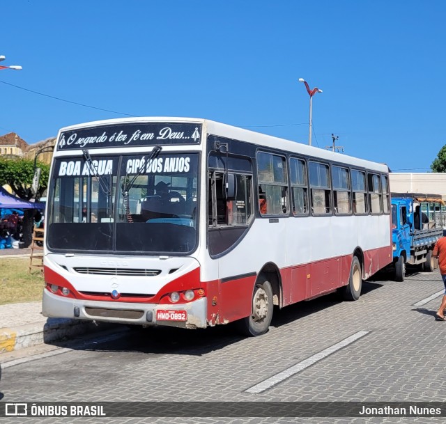 Ônibus Particulares 121 na cidade de Quixadá, Ceará, Brasil, por Jonathan Nunes. Número da foto: #12300302.