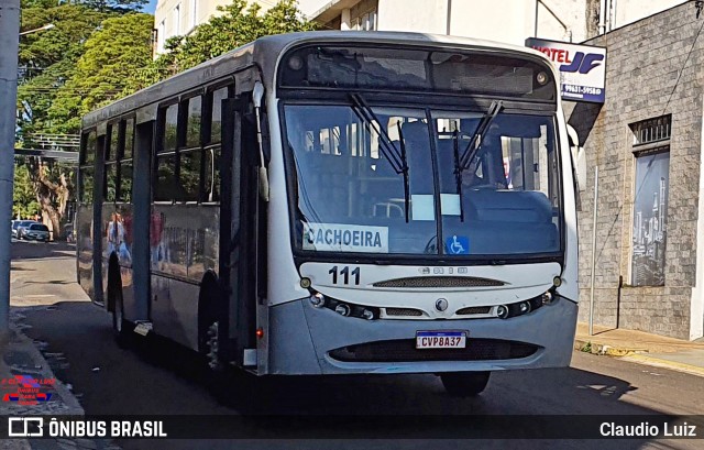 Viação Pirassununga 111 na cidade de Pirassununga, São Paulo, Brasil, por Claudio Luiz. Número da foto: #12369333.