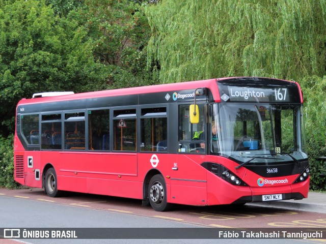 Stagecoach 36658 na cidade de Loughton, Essex, Inglaterra, por Fábio Takahashi Tanniguchi. Número da foto: #12369061.