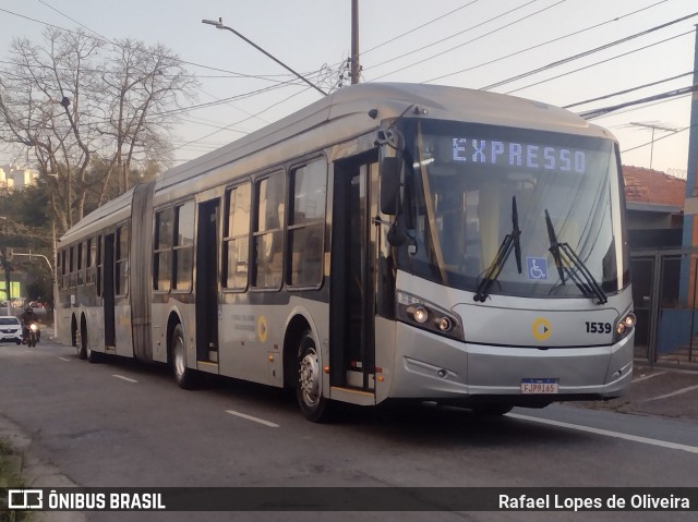 Lirabus 1539 na cidade de São Paulo, São Paulo, Brasil, por Rafael Lopes de Oliveira. Número da foto: #12370971.