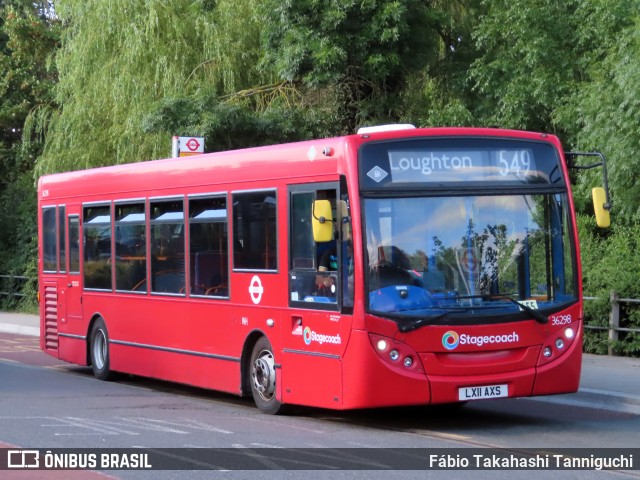 Stagecoach 36298 na cidade de Loughton, Essex, Inglaterra, por Fábio Takahashi Tanniguchi. Número da foto: #12371363.
