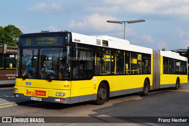 BVG - Berliner Verkehrsbetriebe 4025 na cidade de Berlin, Land Berlin, Alemanha, por Franz Hecher. Número da foto: #12370959.