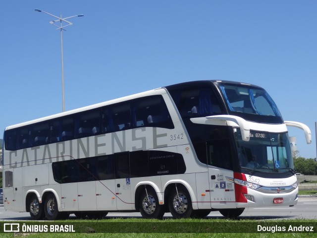 Auto Viação Catarinense 3542 na cidade de Florianópolis, Santa Catarina, Brasil, por Douglas Andrez. Número da foto: #12302428.